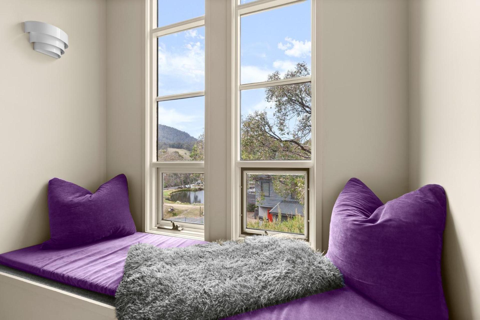 Village Green 2 Bedroom Loft Townhouse With Views Fireplace And Garage Parking Thredbo Kültér fotó