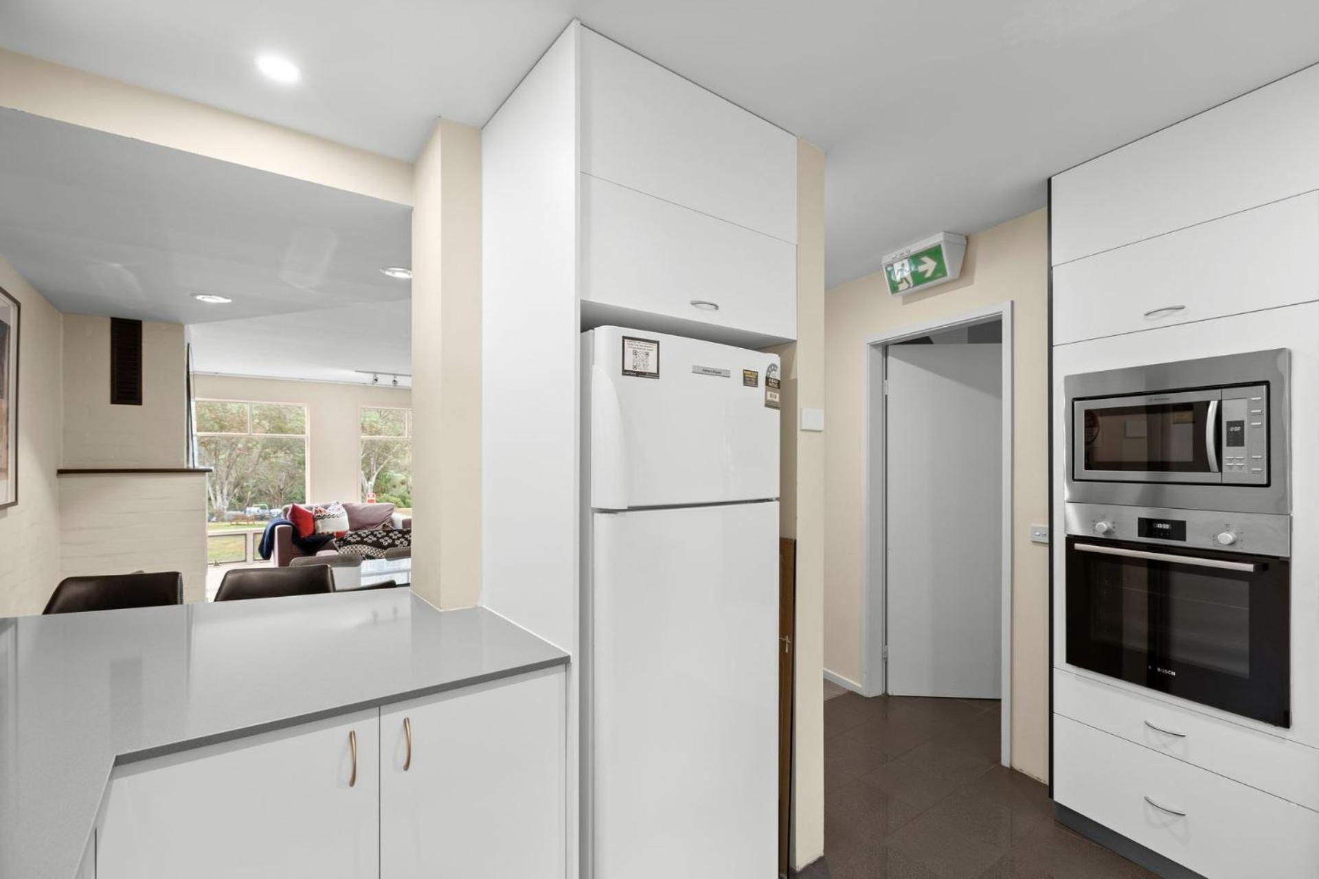 Village Green 2 Bedroom Loft Townhouse With Views Fireplace And Garage Parking Thredbo Kültér fotó